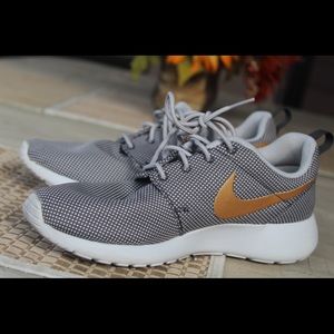 Nike limited edition Roshes